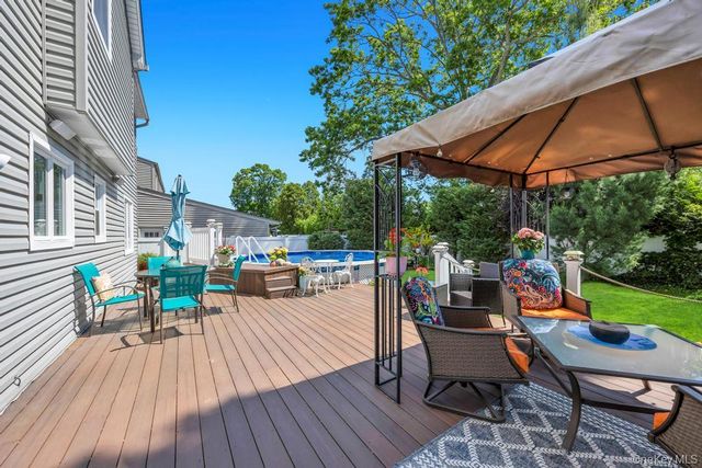263 Charles Avenue, Massapequa Park, NY 11762