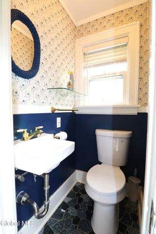 2132 Niskayuna Drive, Niskayuna, NY 12309