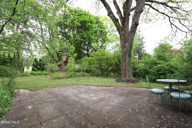 2132 Niskayuna Drive, Niskayuna, NY 12309