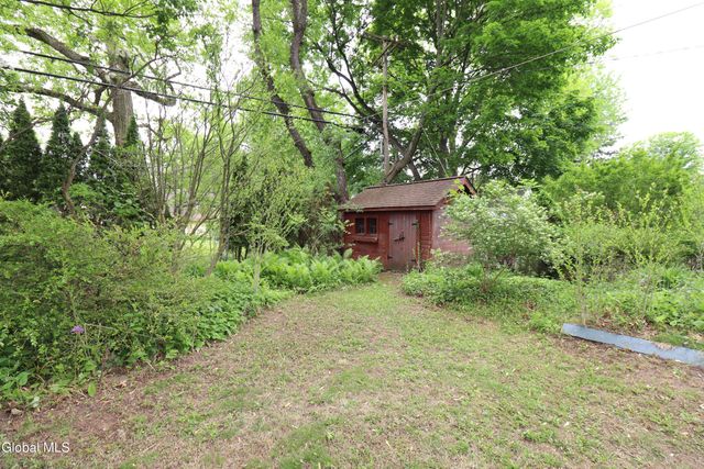 2132 Niskayuna Drive, Niskayuna, NY 12309