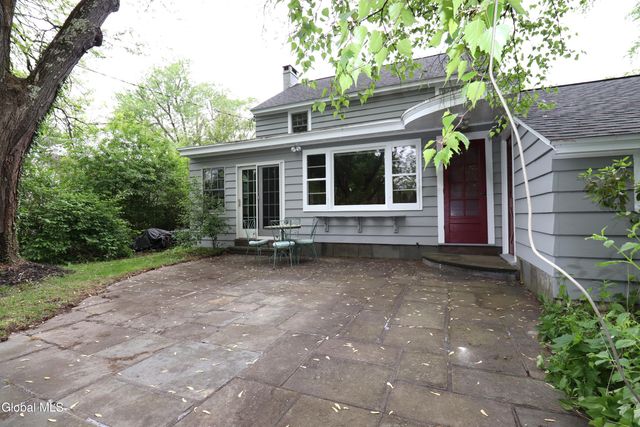 2132 Niskayuna Drive, Niskayuna, NY 12309