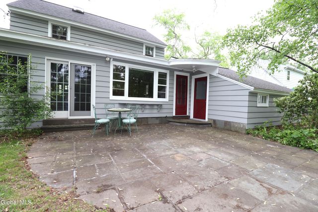 2132 Niskayuna Drive, Niskayuna, NY 12309