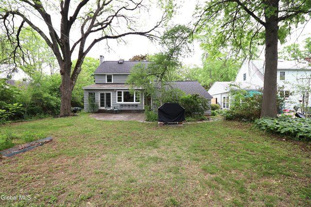 2132 Niskayuna Drive, Niskayuna, NY 12309