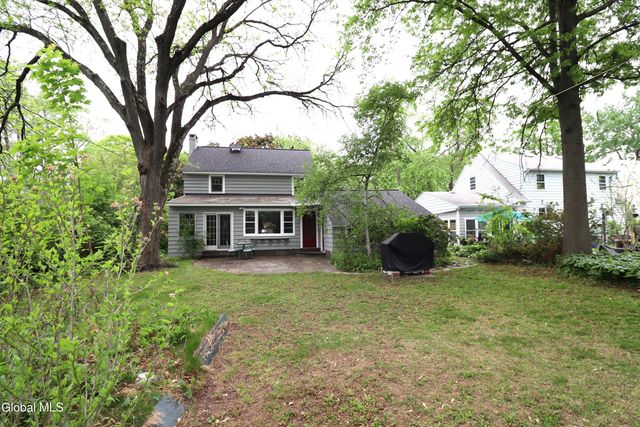 2132 Niskayuna Drive, Niskayuna, NY 12309