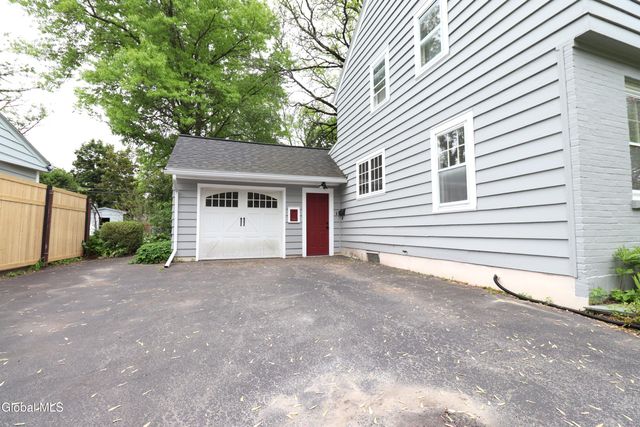 2132 Niskayuna Drive, Niskayuna, NY 12309
