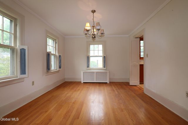 2132 Niskayuna Drive, Niskayuna, NY 12309