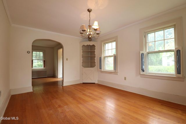 2132 Niskayuna Drive, Niskayuna, NY 12309