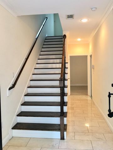 5433 Kiam Street B, Houston, TX 77007