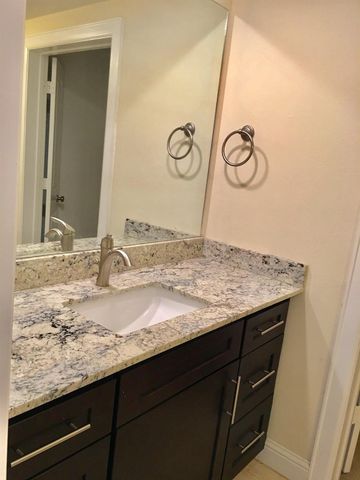 5433 Kiam Street B, Houston, TX 77007