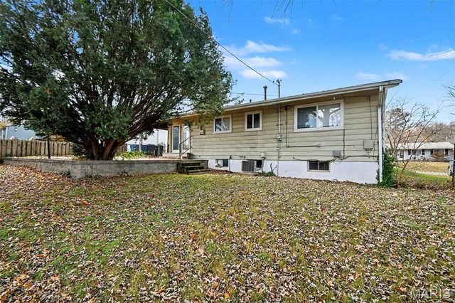 1040 Bluefield Drive, Florissant, MO 63033