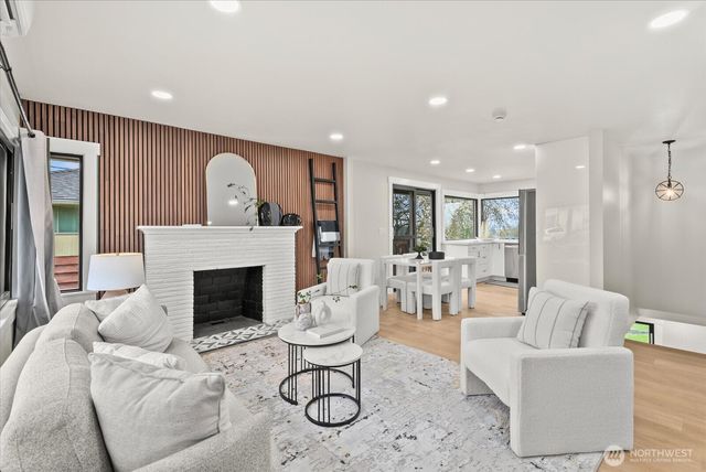 6014 31st Avenue S, Seattle, WA 98108