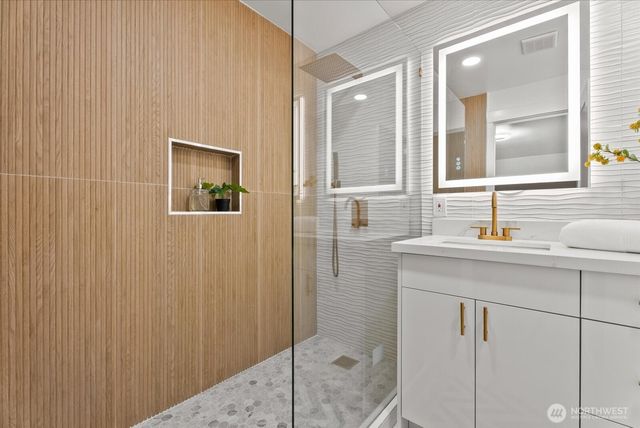 6014 31st Avenue S, Seattle, WA 98108