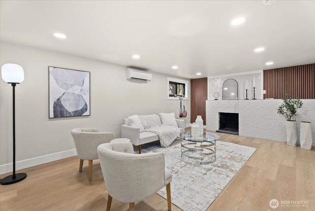 6014 31st Avenue S, Seattle, WA 98108