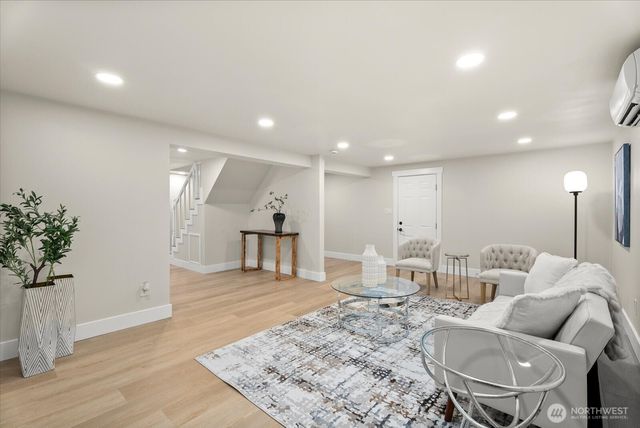 6014 31st Avenue S, Seattle, WA 98108