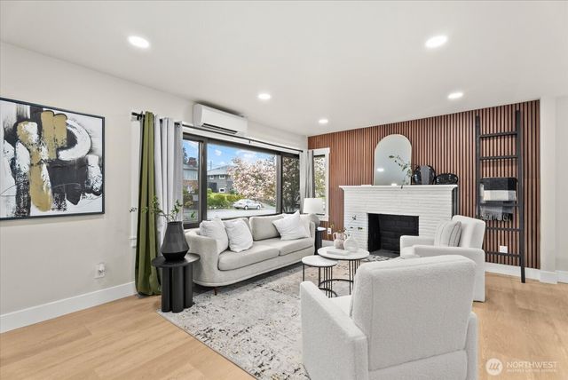 6014 31st Avenue S, Seattle, WA 98108