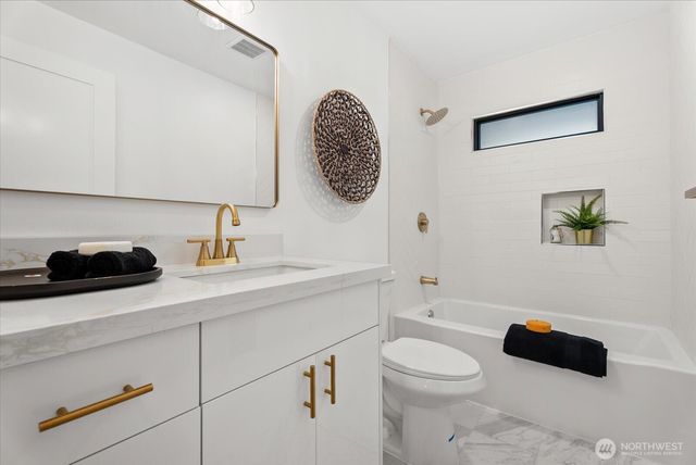 6014 31st Avenue S, Seattle, WA 98108