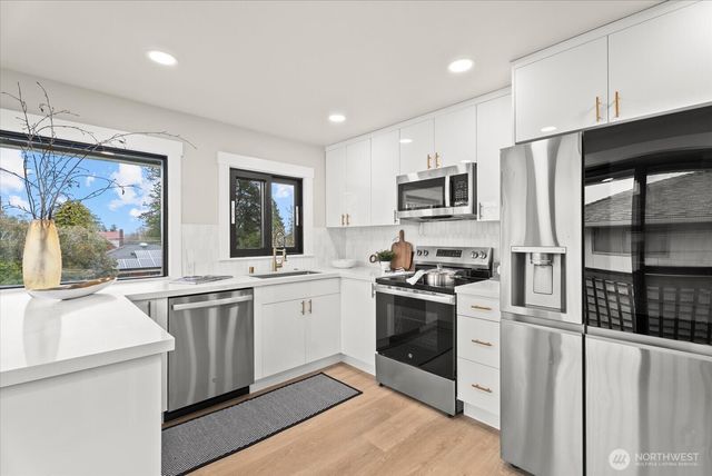 6014 31st Avenue S, Seattle, WA 98108