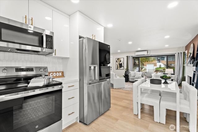 6014 31st Avenue S, Seattle, WA 98108