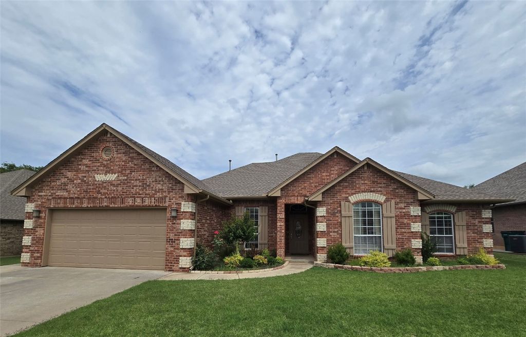10800 Ashford Drive, Yukon, OK 73099
