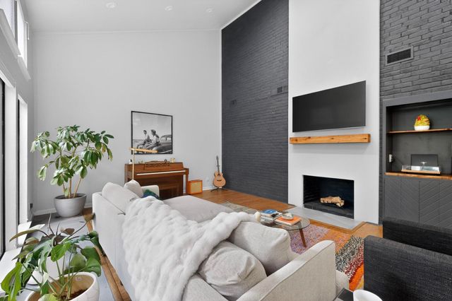 925 Easton Place, Dallas, TX 75218