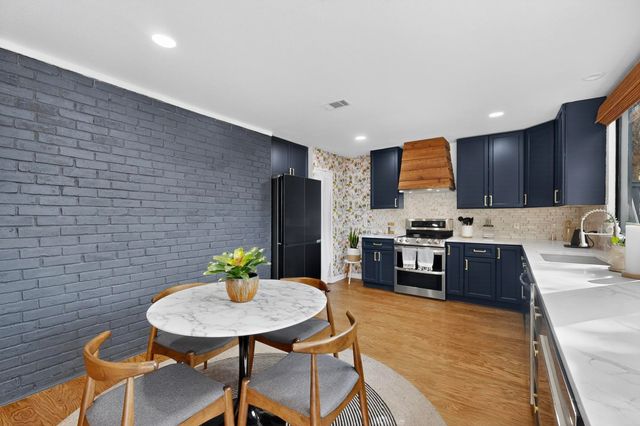 925 Easton Place, Dallas, TX 75218