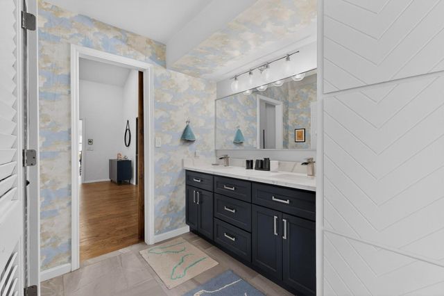 925 Easton Place, Dallas, TX 75218