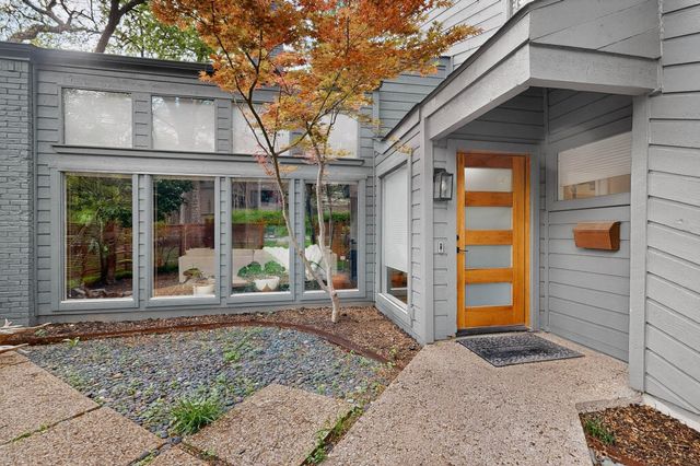 925 Easton Place, Dallas, TX 75218