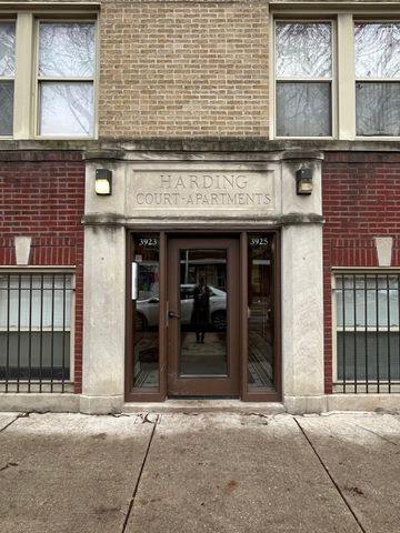 3923 W Ainslie Street 1E, Chicago, IL 60625