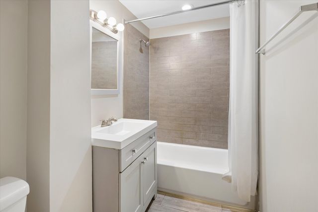 3923 W Ainslie Street 1E, Chicago, IL 60625