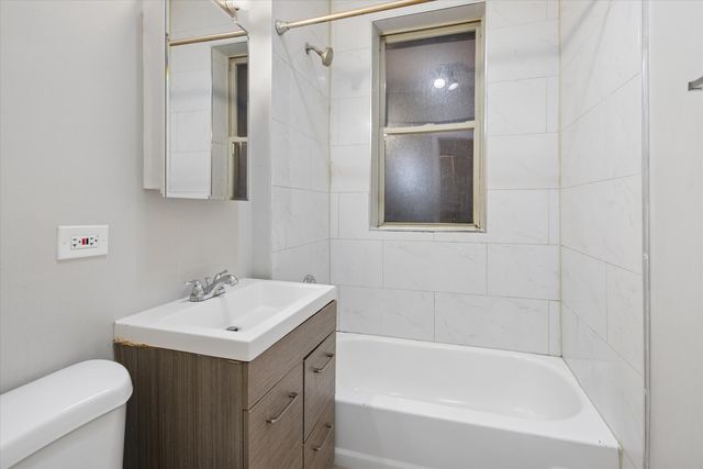 3923 W Ainslie Street 1E, Chicago, IL 60625