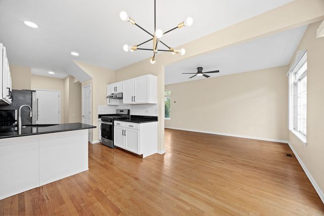 1644 Windward Avenue, Naperville, IL 60563