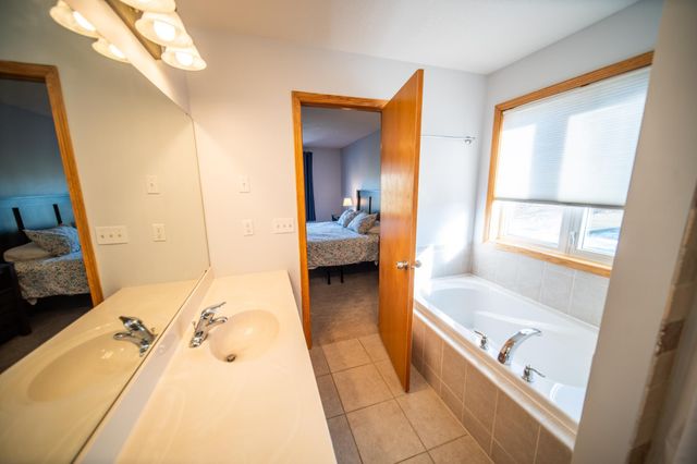 5259 Florence Dr NW, Rochester, MN 55901