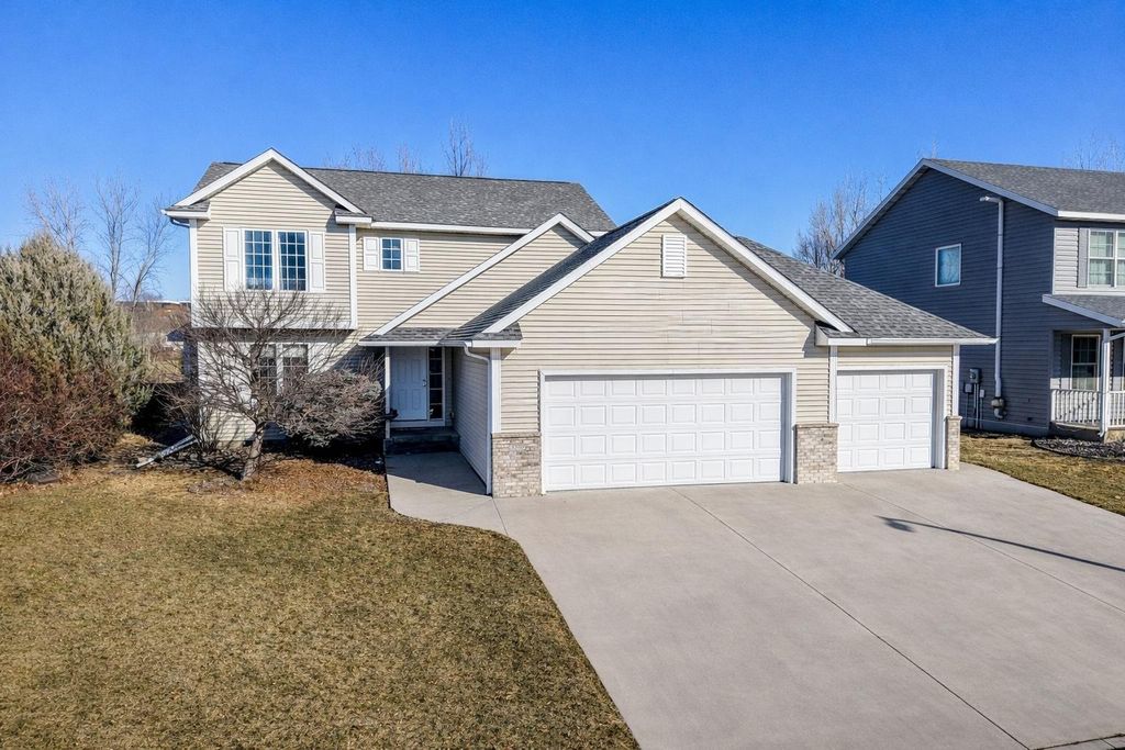 5259 Florence Dr NW, Rochester, MN 55901