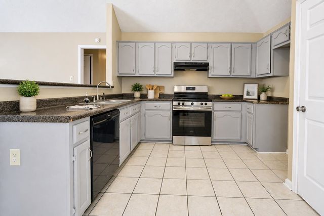 6878 BRADY HILL DR, Cordova, TN 38018