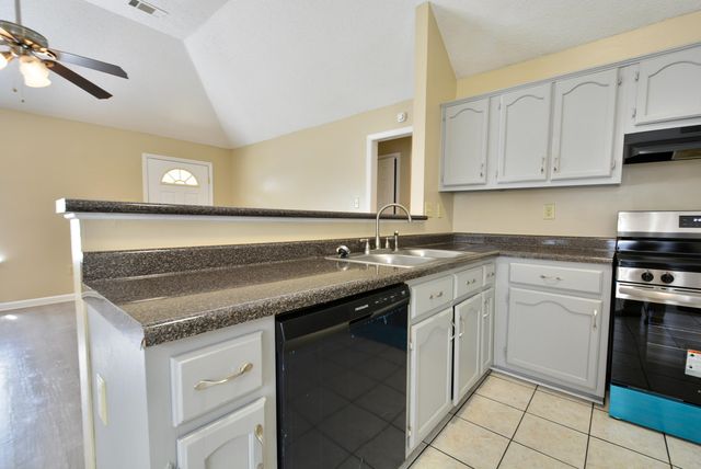 6878 BRADY HILL DR, Cordova, TN 38018