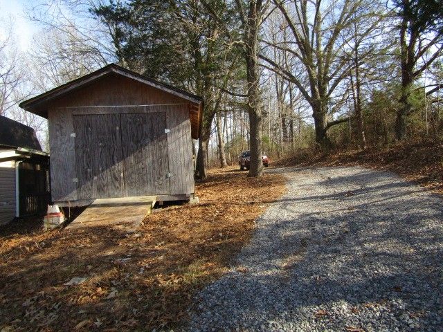 6119 King Robert Ln, Westmoreland, TN 37186