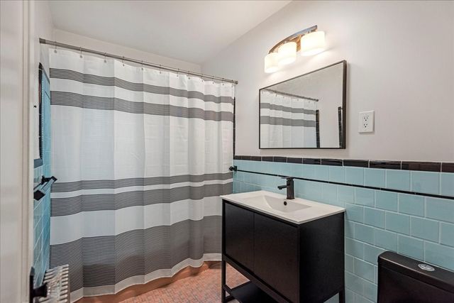 51 Roslin St 1, Boston, MA 02124