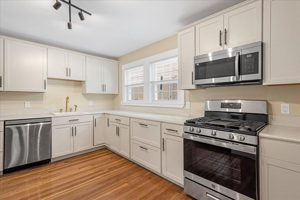 51 Roslin St 1, Boston, MA 02124