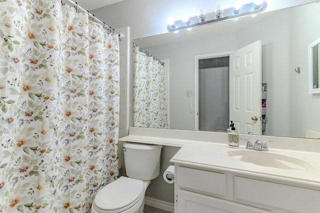 2206 S Branch Drive, Arlington, TX 76001