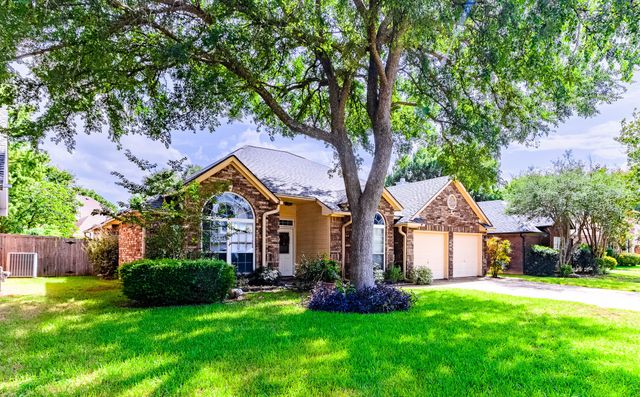 2206 S Branch Drive, Arlington, TX 76001