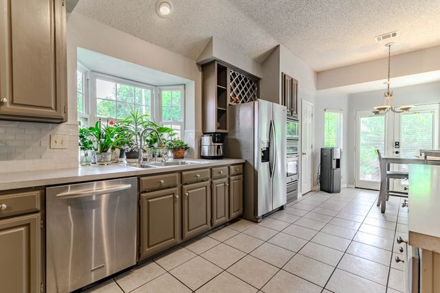 2206 S Branch Drive, Arlington, TX 76001