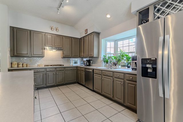 2206 S Branch Drive, Arlington, TX 76001