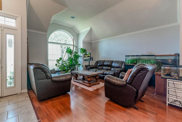 2206 S Branch Drive, Arlington, TX 76001