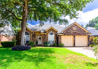 2206 S Branch Drive, Arlington, TX 76001