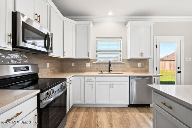 7719 Claymont Circle, Ocean Springs, MS 39564