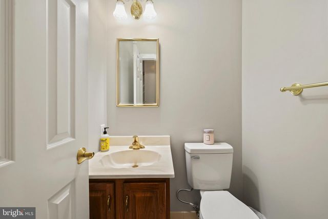 5926 FAIRVIEW WOODS DR, Fairfax Station, VA 22039