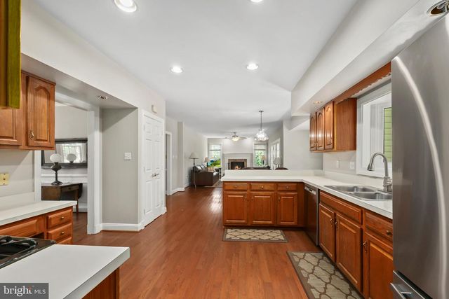 5926 FAIRVIEW WOODS DR, Fairfax Station, VA 22039