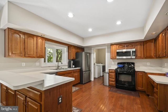 5926 FAIRVIEW WOODS DR, Fairfax Station, VA 22039
