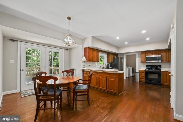 5926 FAIRVIEW WOODS DR, Fairfax Station, VA 22039
