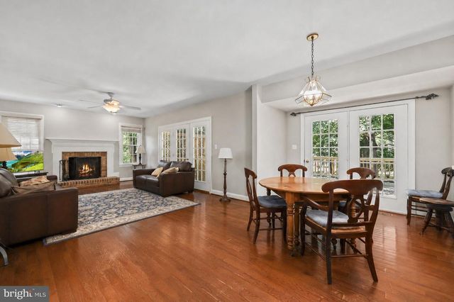 5926 FAIRVIEW WOODS DR, Fairfax Station, VA 22039